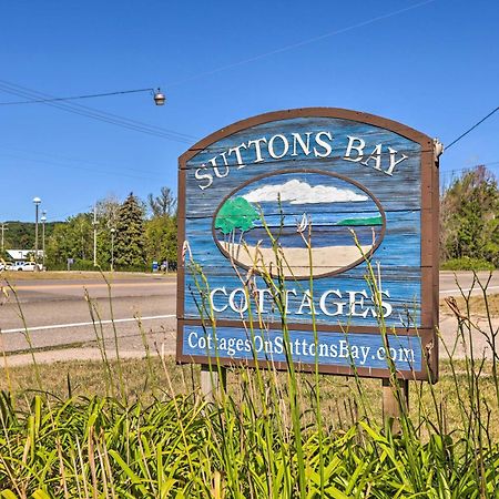 Quaint Studio With Shared Beach Walk To Suttons Bay Exterior foto