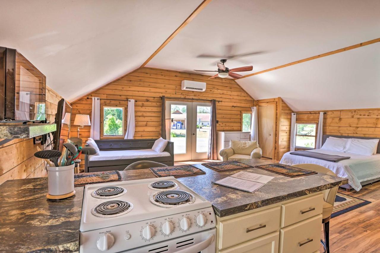 Quaint Studio With Shared Beach Walk To Suttons Bay Exterior foto