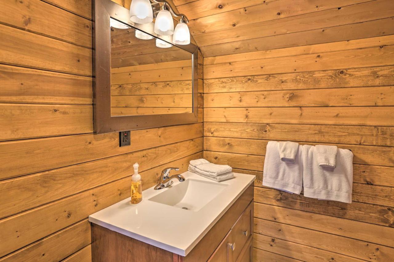 Quaint Studio With Shared Beach Walk To Suttons Bay Exterior foto